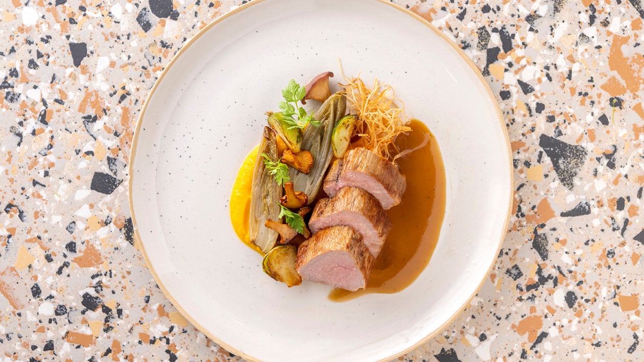 Filet de veau, mousseline de potiron, des chicons et sauce au foie gras et  à la truffe